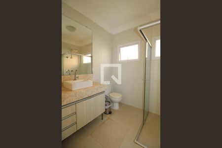 Casa de condomínio à venda com 900m², 5 quartos e 6 vagasÁrea comum - Banheiro