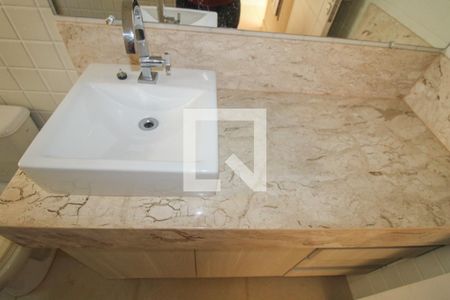 Casa de condomínio à venda com 900m², 5 quartos e 6 vagasÁrea comum - Banheiro