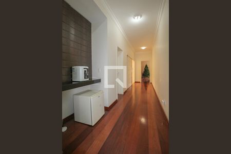 Casa de condomínio à venda com 900m², 5 quartos e 6 vagasCorredor