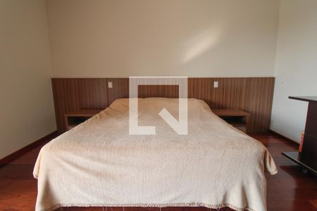 Casa de condomínio à venda com 900m², 5 quartos e 6 vagasSuíte 4