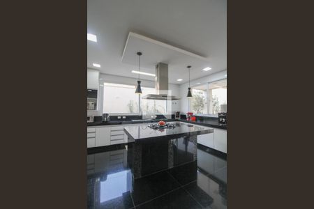 Casa de condomínio à venda com 900m², 5 quartos e 6 vagasCozinha