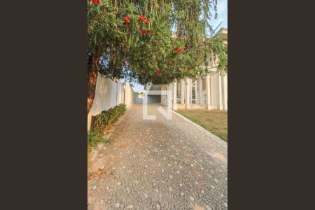 Casa de condomínio à venda com 900m², 5 quartos e 6 vagasEntrada