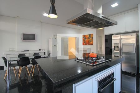 Casa de condomínio à venda com 900m², 5 quartos e 6 vagasCozinha