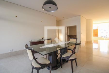 Casa de condomínio à venda com 900m², 5 quartos e 6 vagasCopa