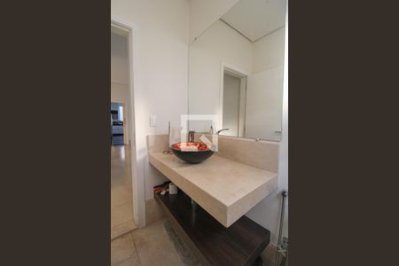 Casa de condomínio à venda com 900m², 5 quartos e 6 vagasBanheiro Social