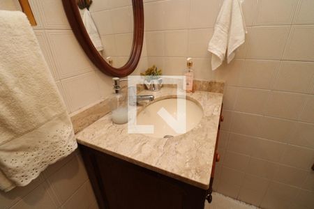 Casa à venda com 141m², 4 quartos e 2 vagasLavabo