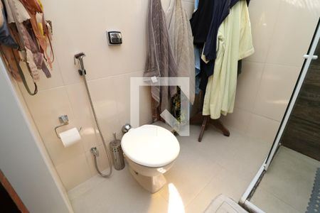 Casa à venda com 141m², 4 quartos e 2 vagasBanheiro da Suíte