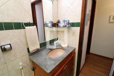 Casa à venda com 141m², 4 quartos e 2 vagasBanheiro Social