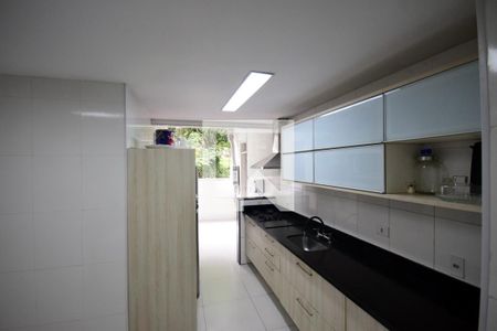 Apartamento à venda com 220m², 4 quartos e 3 vagasCozinha 