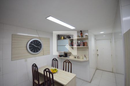 Apartamento à venda com 220m², 4 quartos e 3 vagasCozinha 