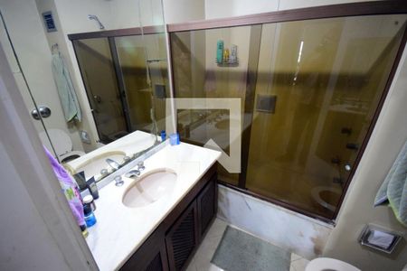Apartamento à venda com 220m², 4 quartos e 3 vagasBanheiro Suíte 
