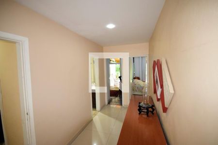 Apartamento à venda com 220m², 4 quartos e 3 vagasCorredor 