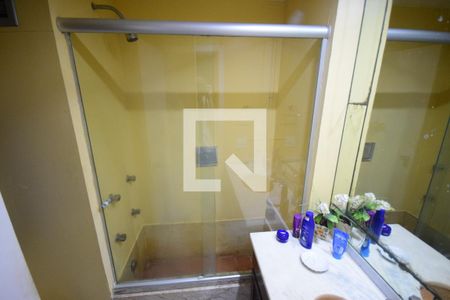 Apartamento à venda com 220m², 4 quartos e 3 vagasBanheiro Social