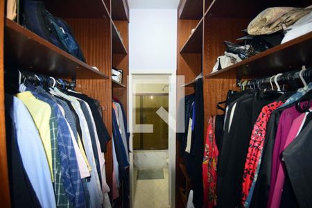 Apartamento à venda com 220m², 4 quartos e 3 vagasCloset Suíte 