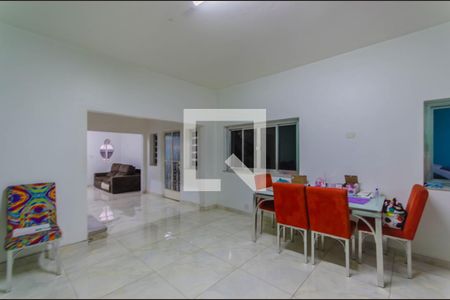 Sala de TV de casa à venda com 3 quartos, 270m² em Cambuci, São Paulo