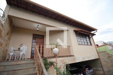 Casa à venda com 244m², 3 quartos e 3 vagasSacada