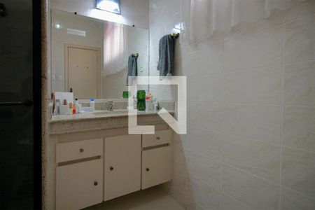 Casa à venda com 244m², 3 quartos e 3 vagasBanheiro da Suíte