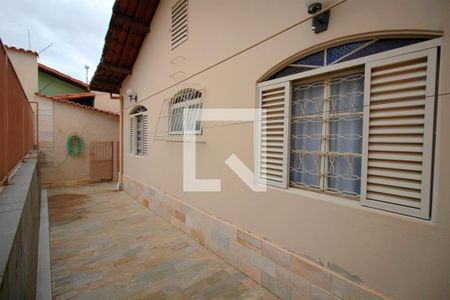 Casa à venda com 244m², 3 quartos e 3 vagasVaranda lateral