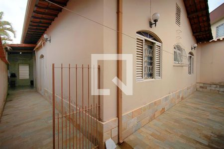 Casa à venda com 244m², 3 quartos e 3 vagasVaranda lateral