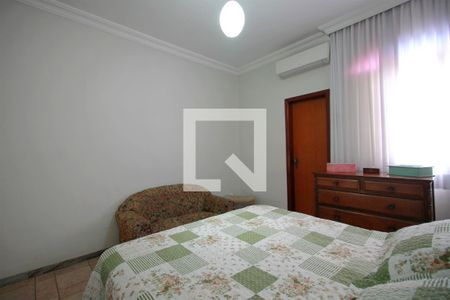 Casa à venda com 244m², 3 quartos e 3 vagasSuite
