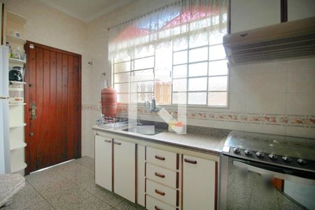 Casa à venda com 244m², 3 quartos e 3 vagasCozinha