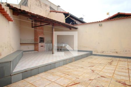 Casa à venda com 244m², 3 quartos e 3 vagasQuintal / Churrasqueira