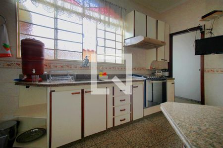 Casa à venda com 244m², 3 quartos e 3 vagasCozinha