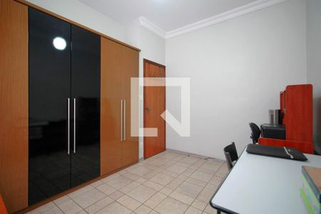 Casa à venda com 244m², 3 quartos e 3 vagasQuarto 3
