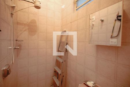 Casa à venda com 244m², 3 quartos e 3 vagasBanheiro de serviço