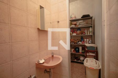 Casa à venda com 244m², 3 quartos e 3 vagasBanheiro de serviço