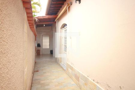 Casa à venda com 244m², 3 quartos e 3 vagasVaranda Lateral