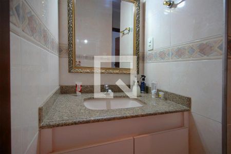 Casa à venda com 244m², 3 quartos e 3 vagasBanheiro