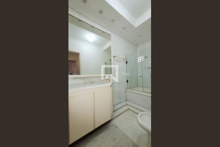 Casa de condomínio à venda com 640m², 4 quartos e 4 vagasBanheiro do Closet Suite 2