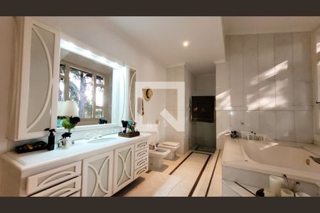 Casa de condomínio à venda com 640m², 4 quartos e 4 vagasBanheiro da Suite Master