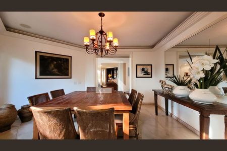 Casa de condomínio à venda com 640m², 4 quartos e 4 vagasSala de Jantar