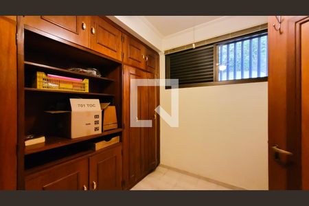 Casa de condomínio à venda com 640m², 4 quartos e 4 vagasEspaço de Serviços - Quarto