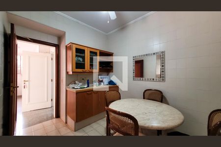 Casa de condomínio à venda com 640m², 4 quartos e 4 vagasEspaço de Serviços - Cozinha