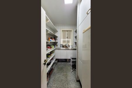 Casa de condomínio à venda com 640m², 4 quartos e 4 vagasDespensa