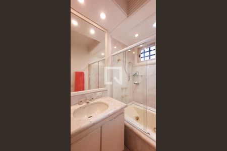 Casa de condomínio à venda com 640m², 4 quartos e 4 vagasBanheiro da Suíte 1