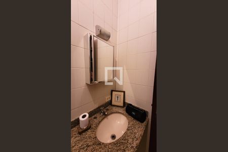 Casa de condomínio à venda com 640m², 4 quartos e 4 vagasEspaço de Serviços - Banheiro