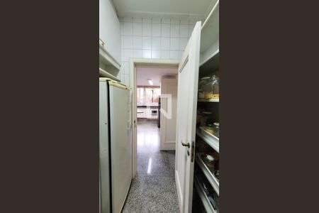 Casa de condomínio à venda com 640m², 4 quartos e 4 vagasDespensa