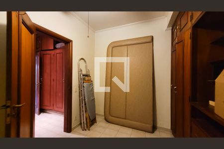 Casa de condomínio à venda com 640m², 4 quartos e 4 vagasEspaço de Serviços - Quarto