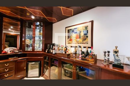 Casa de condomínio à venda com 640m², 4 quartos e 4 vagasSala bar