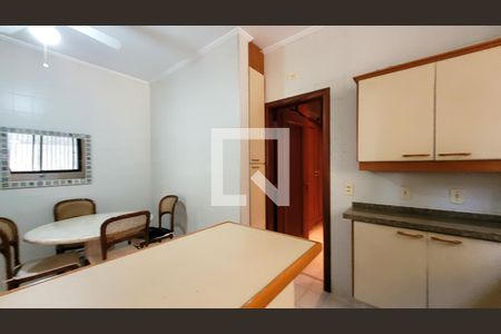 Casa de condomínio à venda com 640m², 4 quartos e 4 vagasEspaço de Serviços - Cozinha