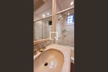 Casa de condomínio à venda com 640m², 4 quartos e 4 vagasBanheiro da Suíte 1