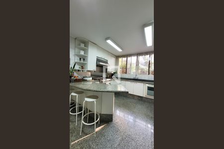 Casa de condomínio à venda com 640m², 4 quartos e 4 vagasCozinha