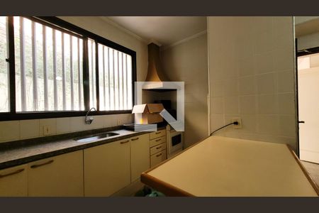Casa de condomínio à venda com 640m², 4 quartos e 4 vagasEspaço de Serviços - Cozinha
