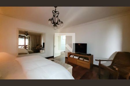 Casa de condomínio à venda com 640m², 4 quartos e 4 vagasSuíte master