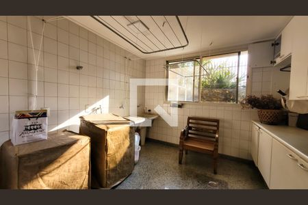 Casa de condomínio à venda com 640m², 4 quartos e 4 vagasLavanderia