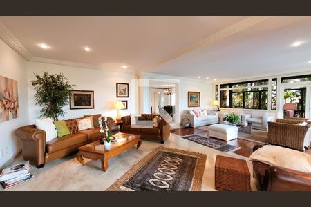 Casa de condomínio à venda com 640m², 4 quartos e 4 vagasSala